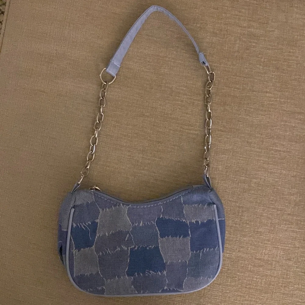 Purses - Picture 2 of 4